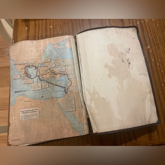 Holy Bible 2009 - Picture 7 of 7